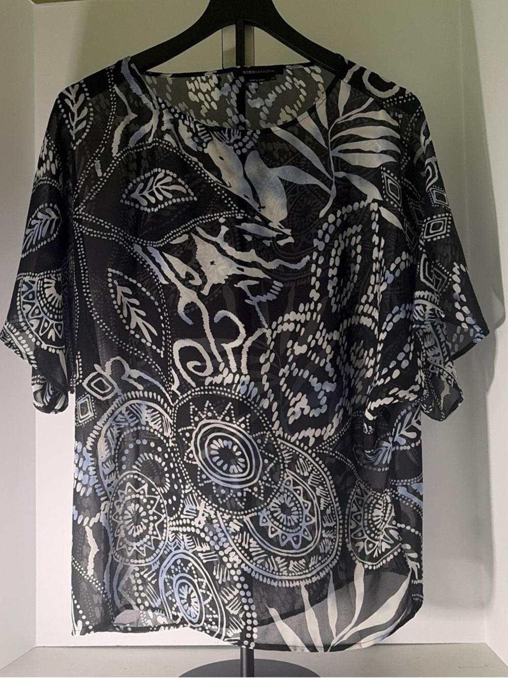 BCBGMaxAzria Black and White Printed Short Sleeve Blouse